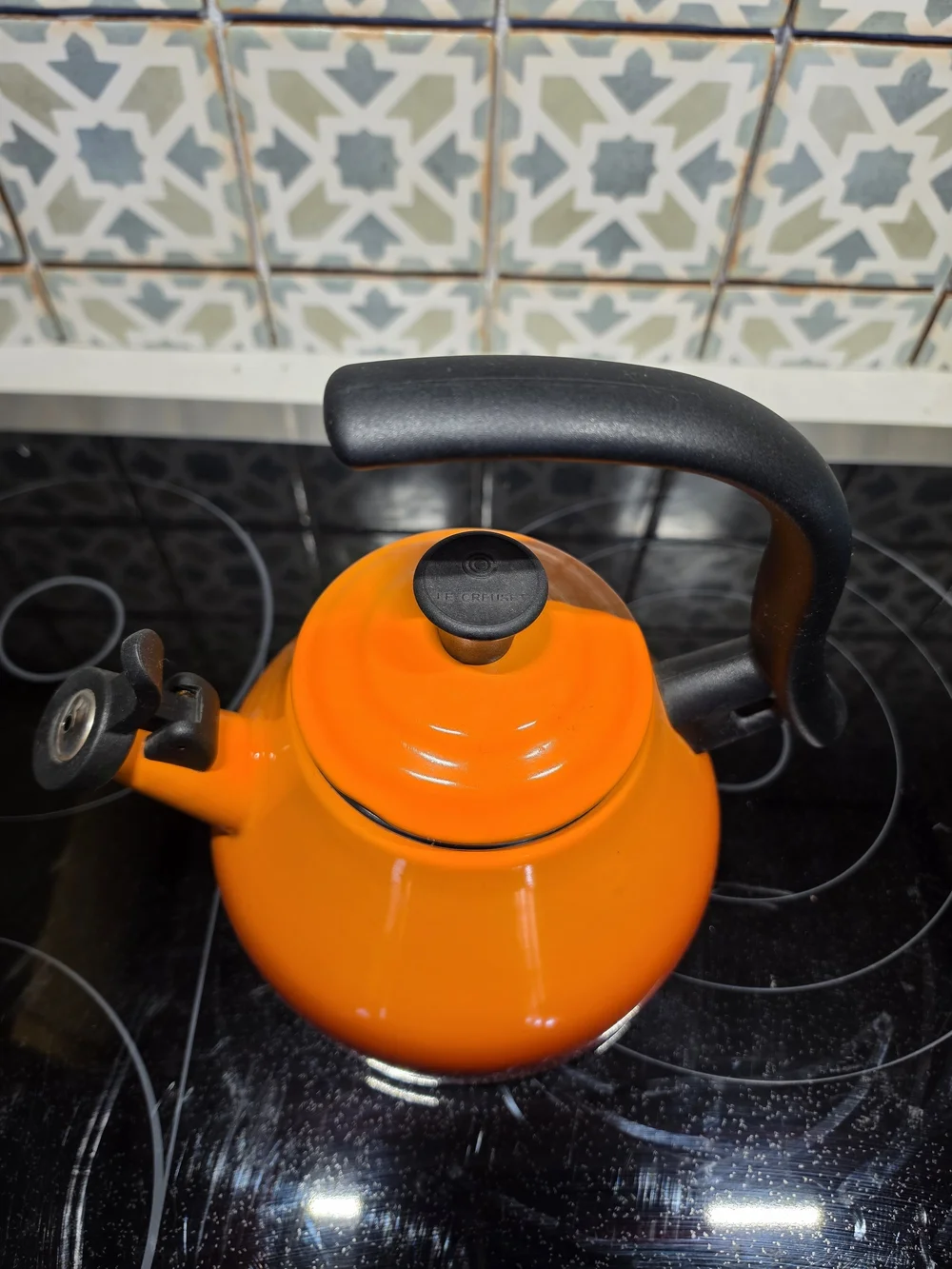 Le Creuset Classic Whistling Kettle in Flame